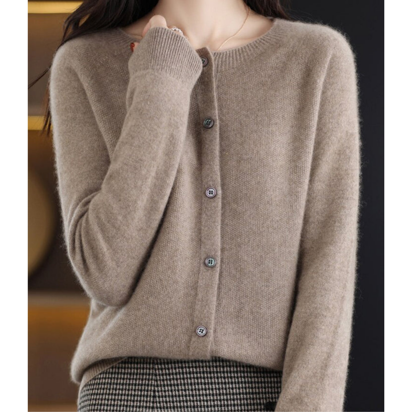 Luxuriöse Damen Strickjacke aus 100% Merinowolle mit O-Ausschnitt und Cashmere Touch