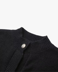 Manon | Strickjacke mit Knöpfen und Federärmeln