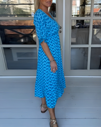 Elegantes Hochtailliertes Kleid