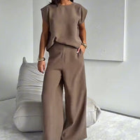 Schickes zweiteiliges Set aus T-Shirt und weiten Hosen