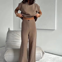 Schickes zweiteiliges Set aus T-Shirt und weiten Hosen
