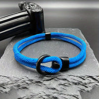 Stilvolles handgefertigtes Seilarmband für Männer - perfekt für einen lässigen Herbstlook!