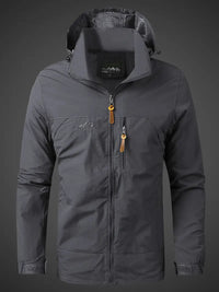 Leichte Outdoorjacke mit Kapuze und Windschutz für Alltag & Freizeit