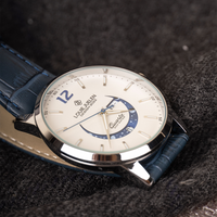 Elegante Uhr mit Mondphase