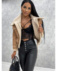 Kurze Lederjacke mit Teddyfutter