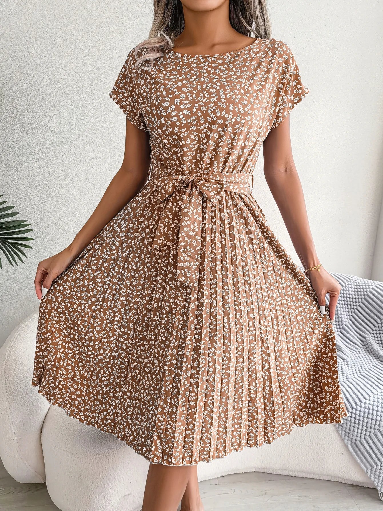 Sommerliches Chiffonkleid mit Blumenmuster