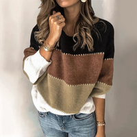 Gemütlicher klassischer gestreifter Strickpullover